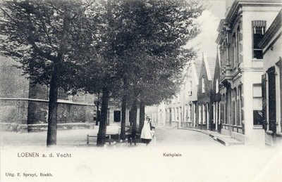 11501 Gezicht in de Dorpsstraat met bebouwing te Loenen uit het zuiden; met links de N.H. kerk (Dorpsstraat ...